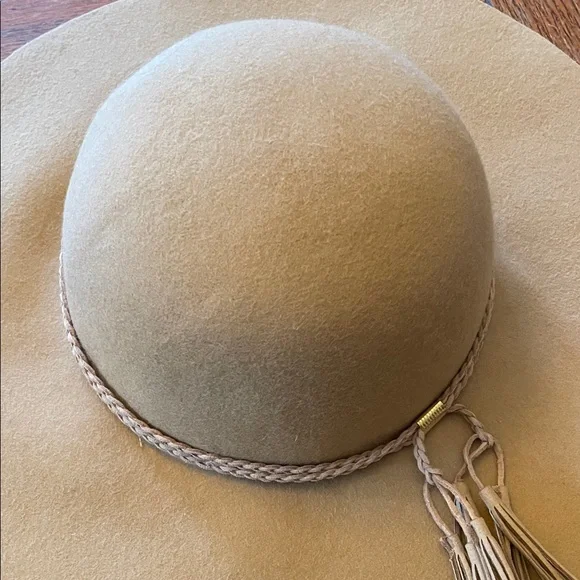 Chic Tan Tassel-Trimmed Hat NWT - Picture 3 of 4